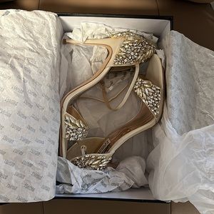 Brand New Never Worn Badgley Mishcka Size 10 in Ivory Model Ivory